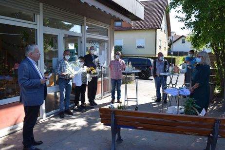 Eine Abordnung der Kirchengemeinde kam zum Gratulieren.